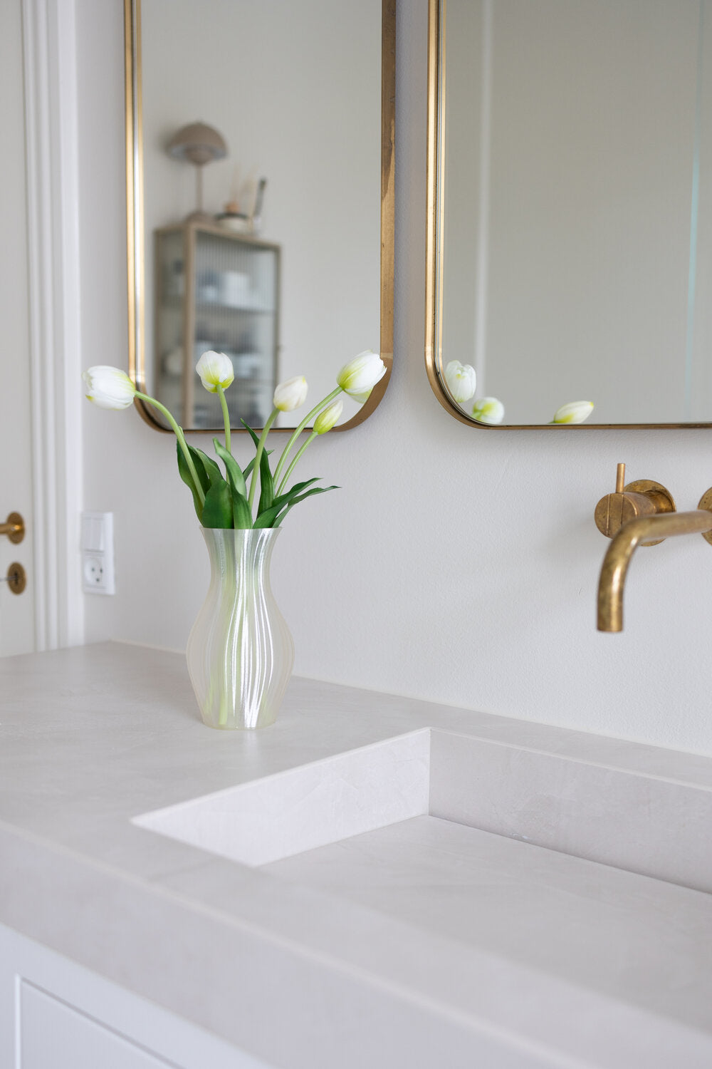 Bloom vase, Ivory - H19 cm.